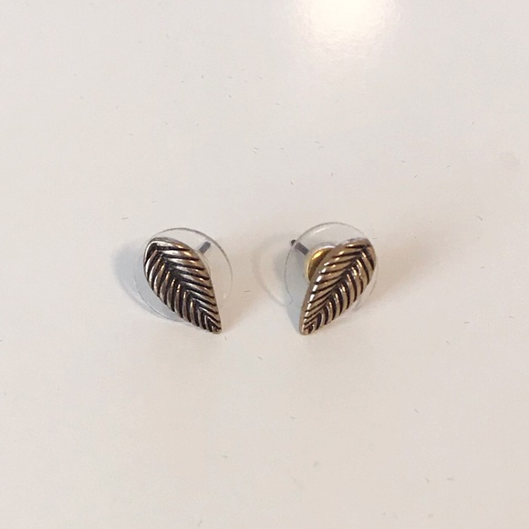 Brandy Melville Jewelry - Leaf earrings